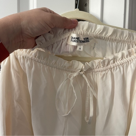 Diane Von Furstenburg Ivory Georganne Top Silk Blouse Off the Shoulder - Picture 4 of 6